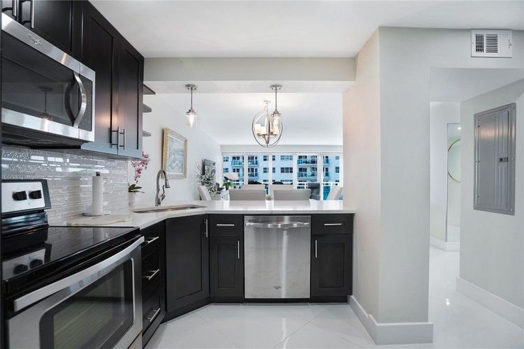 Commodore #410 image #24