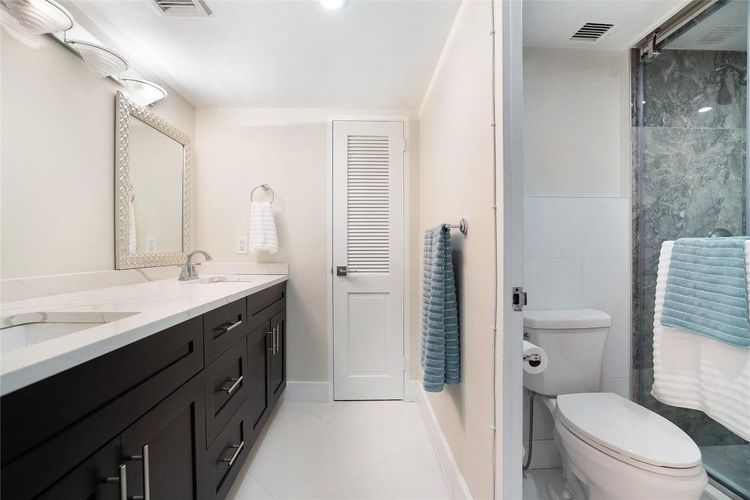 Commodore #410 image #30