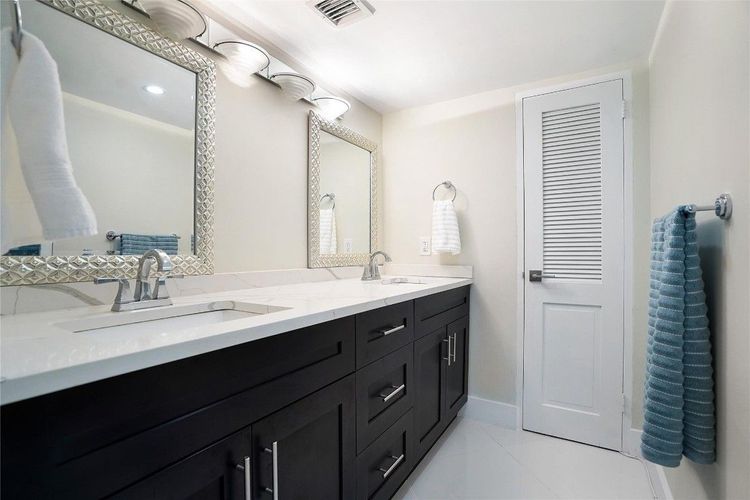 Commodore #410 image #31