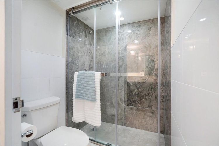 Commodore #410 image #32