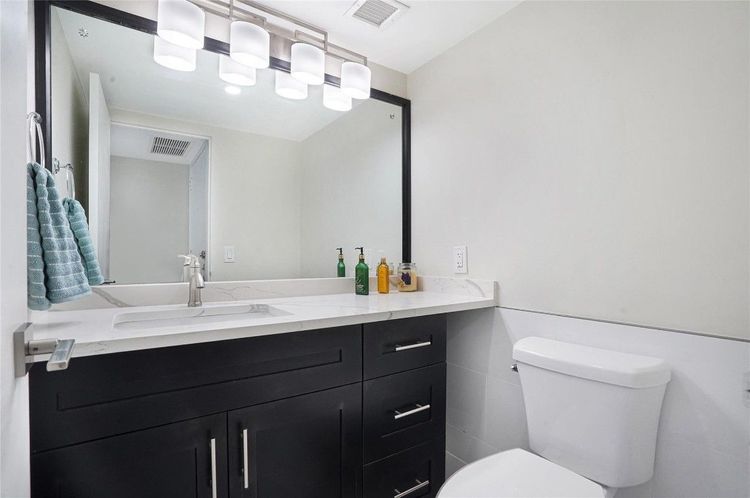 Commodore #410 image #36