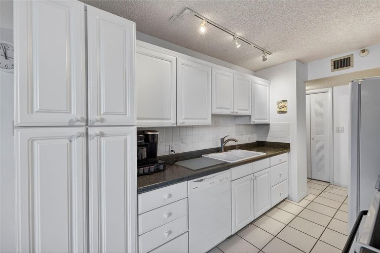 Leisure Towers #203 image #7