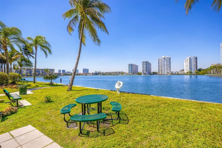 Biscayne Cove #804 image #31