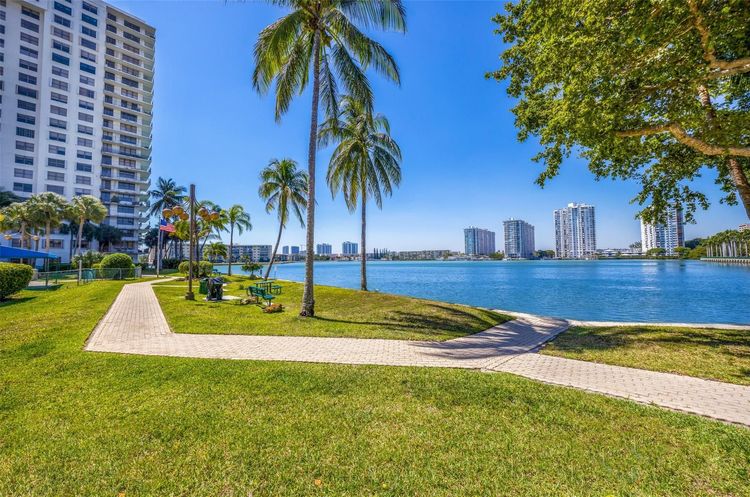 Biscayne Cove #804 image #33