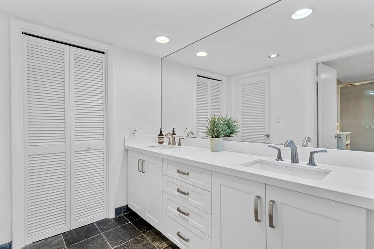 Regency Towers #606 image #21