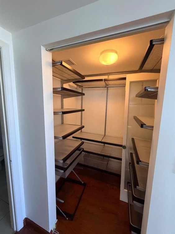 The Yacht Club at Aventura #1814 image #8