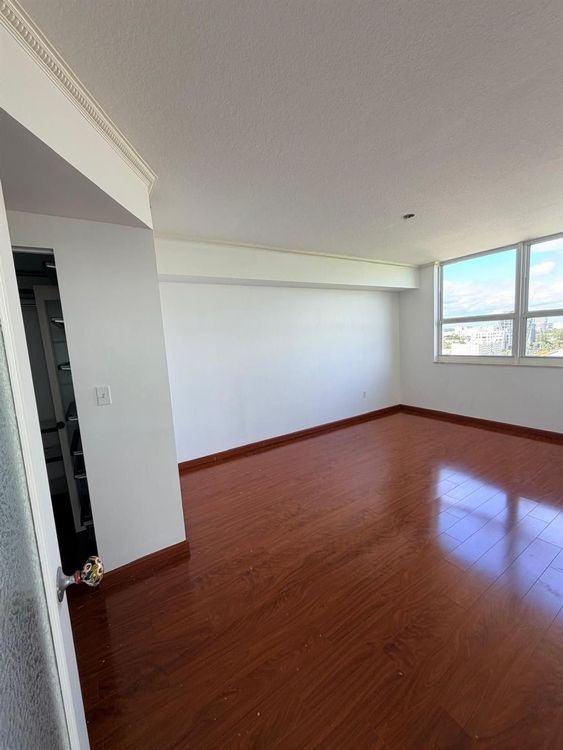 The Yacht Club at Aventura #1814 image #9