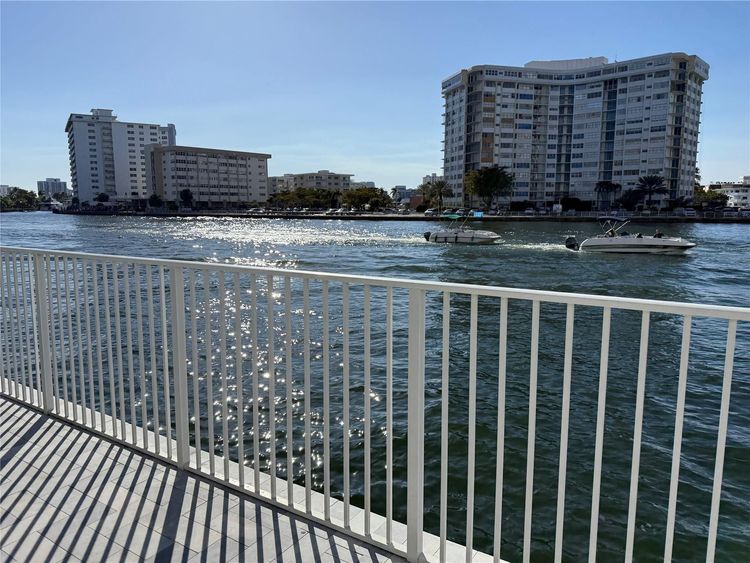 Plaza Towers South #F10552403 image #11