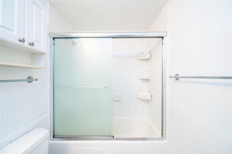 The Wave Condominium #517 image #17