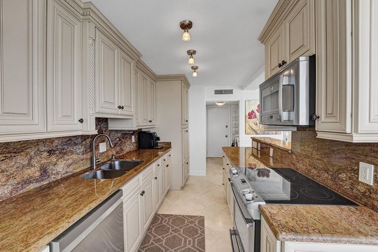 Plaza South #25H image #17