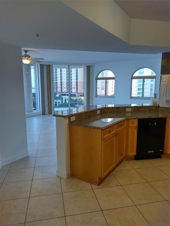 Jackson Tower #1005D image #6