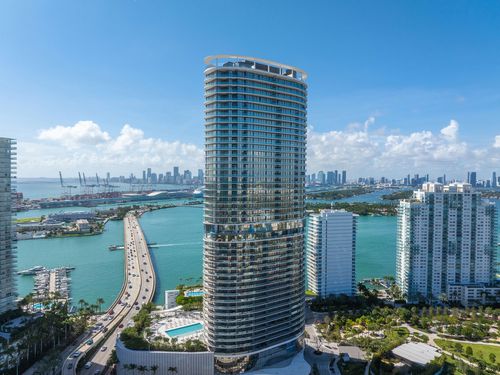 Top 12 Miami Condos that Give You Exclusive Beach Club Access 